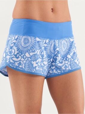 Lululemon Speed Shorts in Beachy Floral Porcelain Shorts Size 6